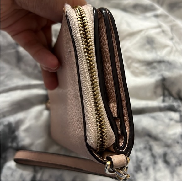 Tory Burch Mcgraw Wristlet - Picture 11 of 15